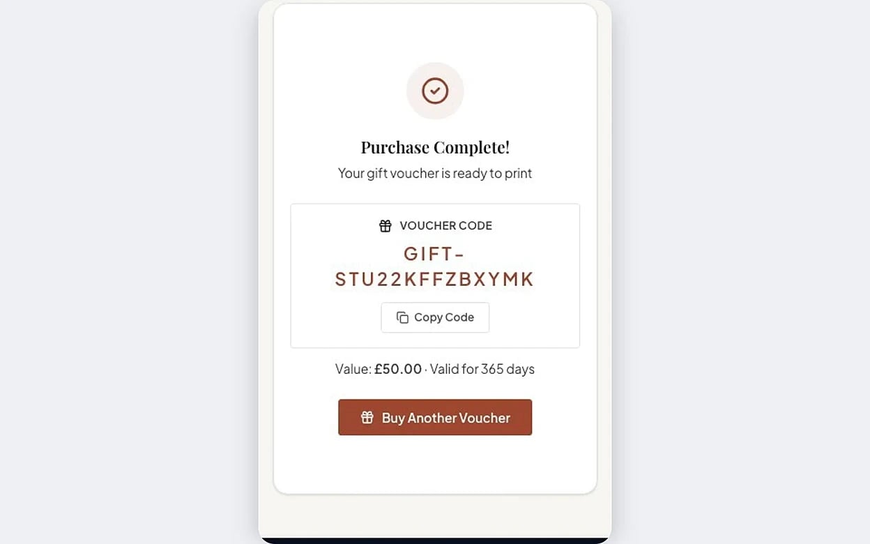Screenshot: Kauf eines Gutscheins auf der Website des Standorts und Eingang der E-Mail im Branding des Unternehmens.